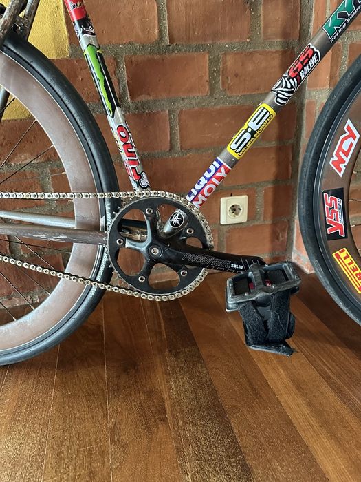 Bicicleta Fixie roda 29 single speed e cubo fixo, roda rotativa.