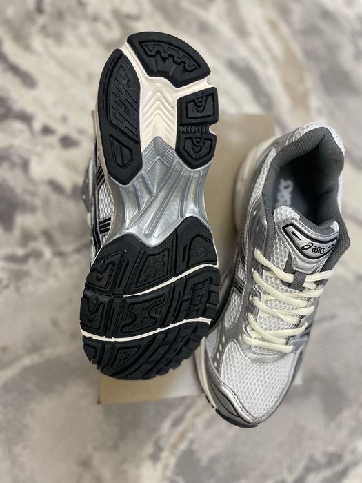 Стильні Кросівки ASICS gel nyc 42 розмір на сіточці