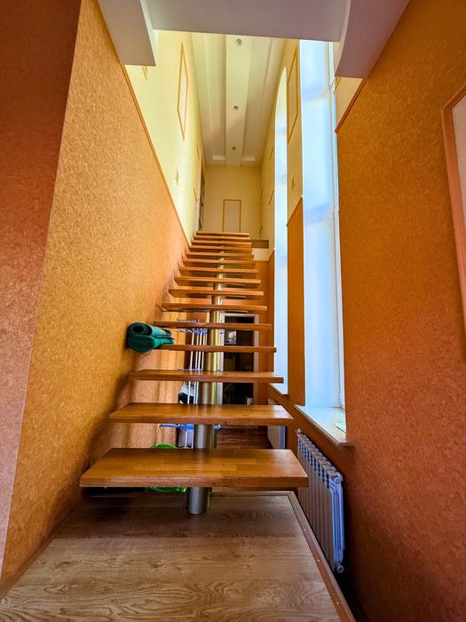 Продам будинок Центр міста  225м+ офіс + літній будинок.