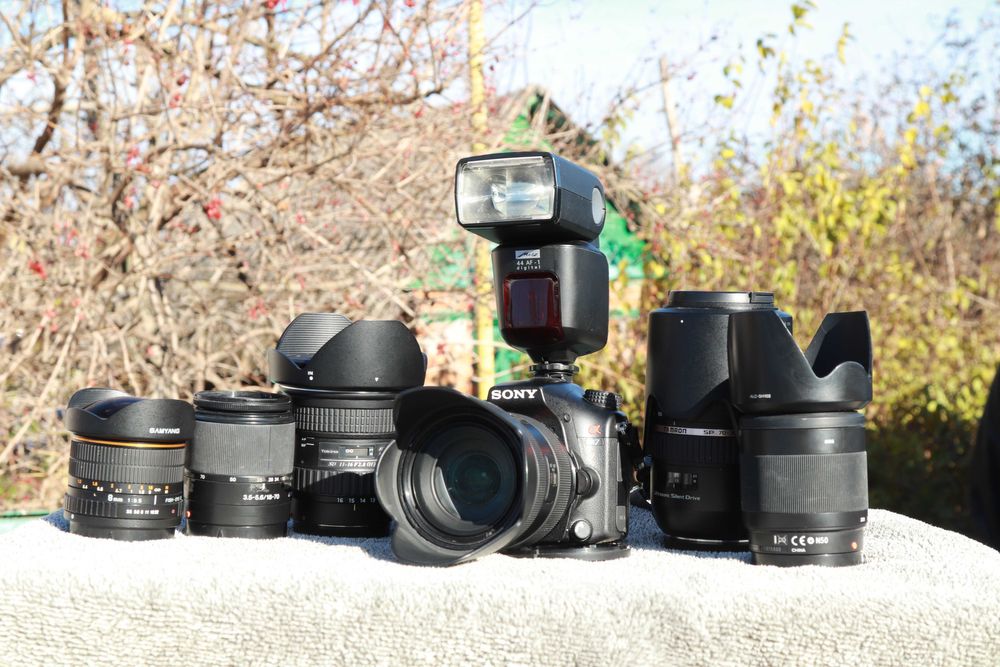 SONY Alpha a77 + 16-50mm f/2.8