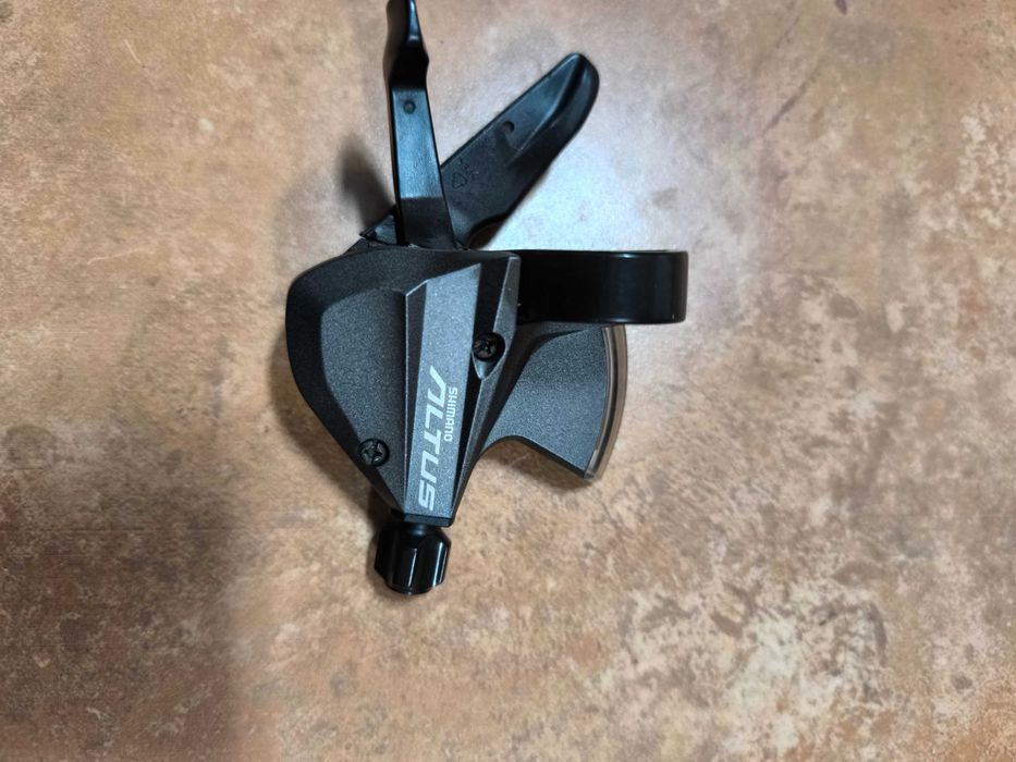 Manete Shimano Altus SL‑M370 9V – direita (câmbio traseiro)