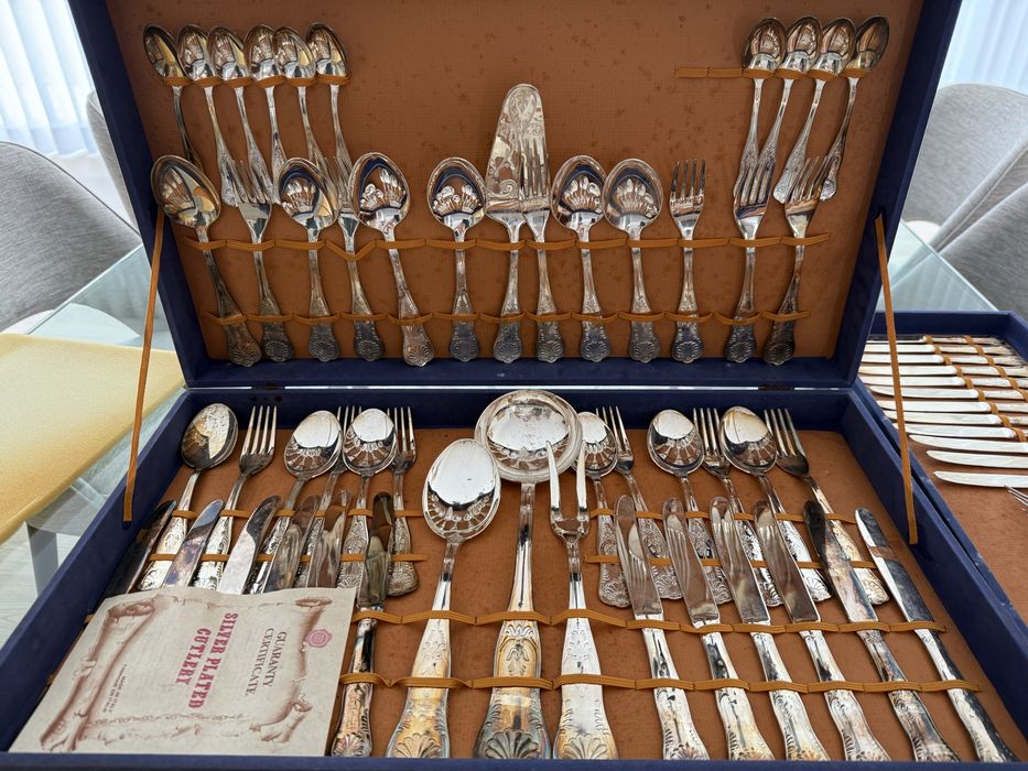 Silver-plated flatware set64861252649346124