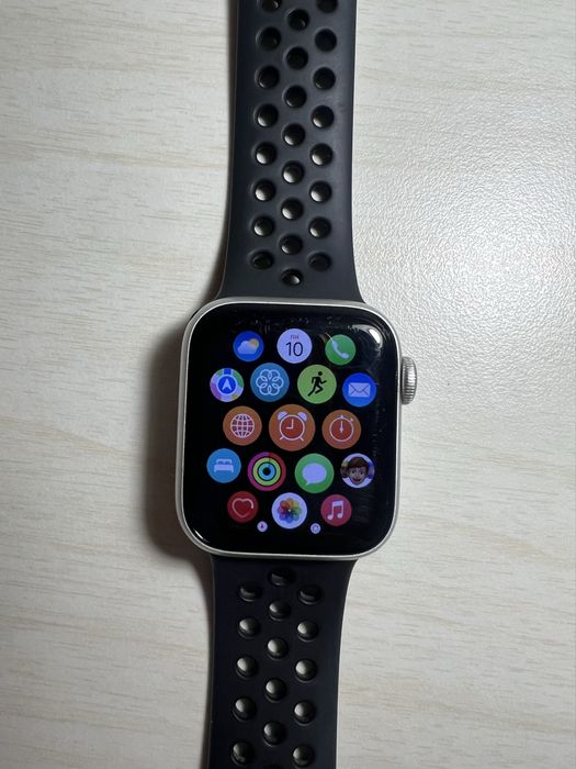 Смарт годинник Apple Watch SE 2022 40mm Silver