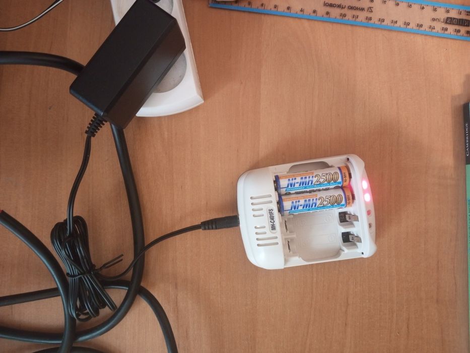 Зарядний пристрій Powerex (MAHA) MH-C401FS для NiMH / NiCd AA, AAA