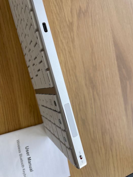 Teclado Bluetooth ultrafino em excelente estado / como novo.