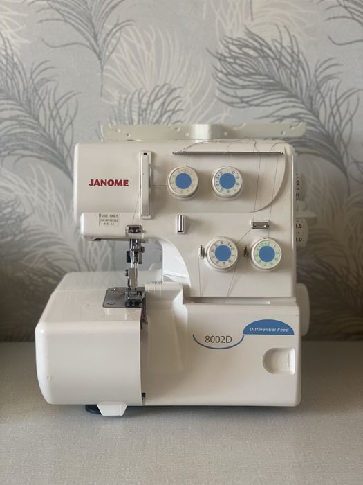 Оверлок Janome 8002D
