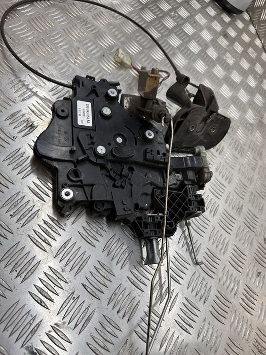 Zamek Drzwi Przesuwnych Prawych Volkswagen Caddy III 2KO.843.654.BA