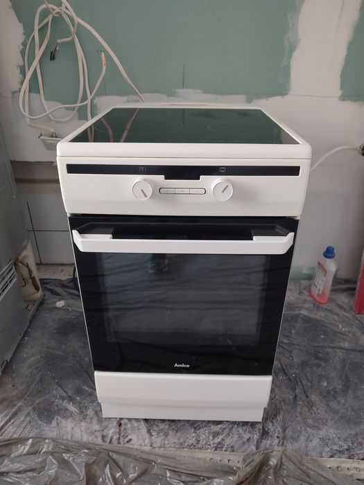 Kuchenka z piekarnikiem i płytą indukcyjną Amica + pochłaniacz pary