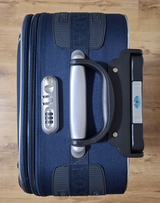 Walizka podróżna na kółkach – granatowa, lekka, duża  60×40×20 cm