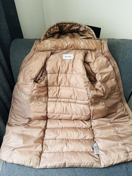 Продамо жіночий пуховик Calvin Klein