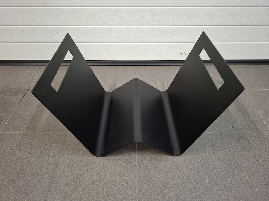 Kosz na drewno kominkowe w kształcie litery W - Kratki