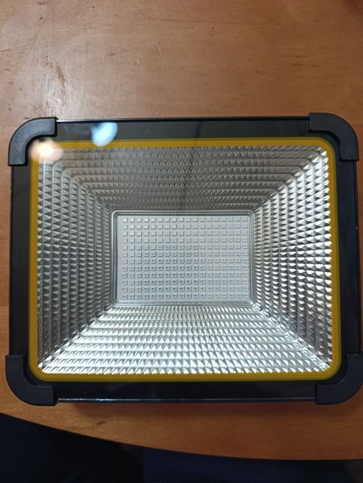 Продам прожектор на солнечной батарее