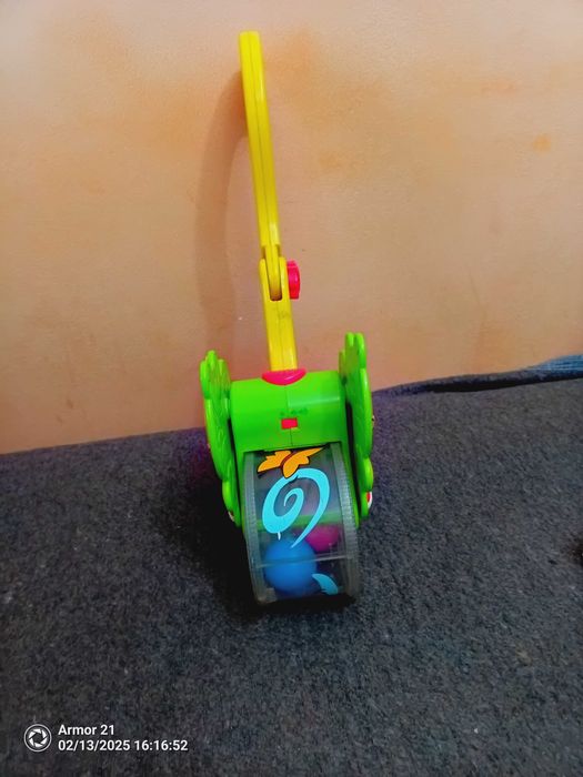 Дитяча каталка з музичним супроводом