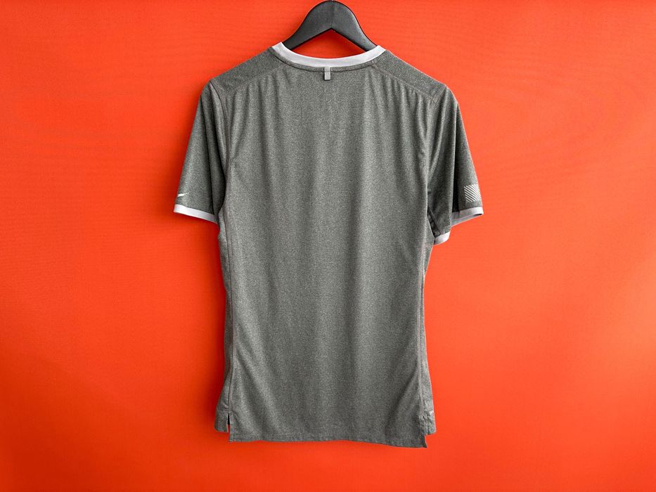 Nike Running Оригінал чоловіча футболка розмір S