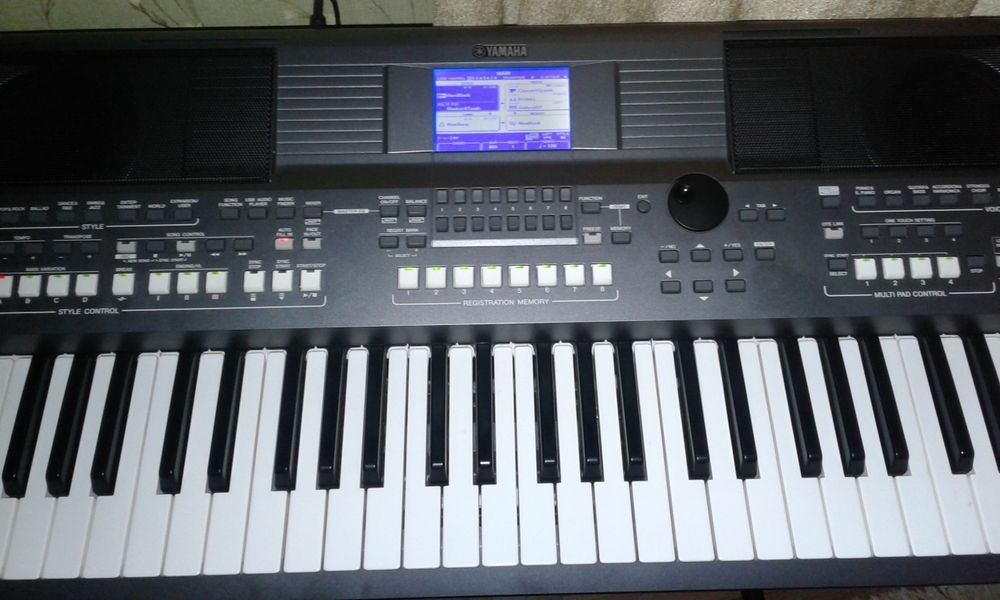 Продам синтезатор Yаmaha PSR S 670