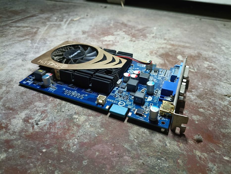 Podzespoły komputera, różne.