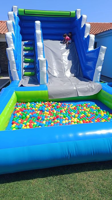 Piscina de água ou bolas