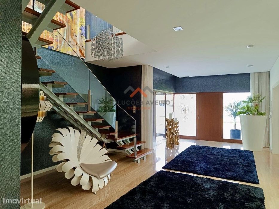 Moradia Contemporânea de Luxo com jardins tropicais e Design Exclus...