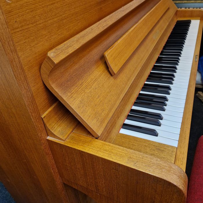 Fińskie pianino Hellas 125