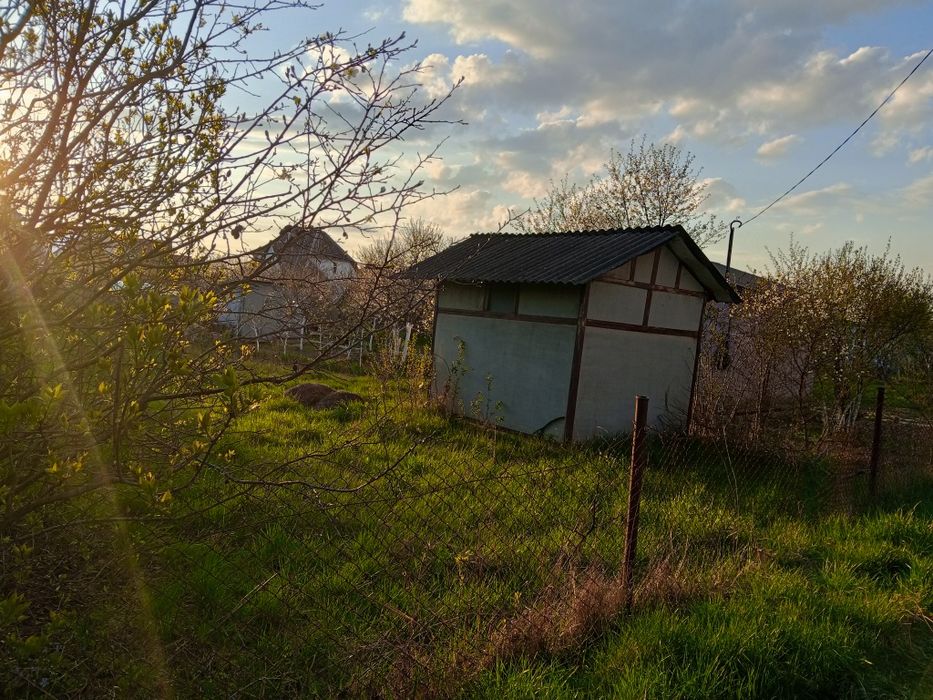Продам дачну ділянку біля міста