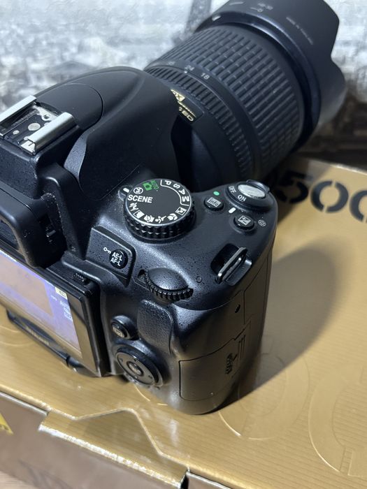 Nikon d5000 + AF-S DX Nikkor 18-105mm f/3.5-5.6G ED VR