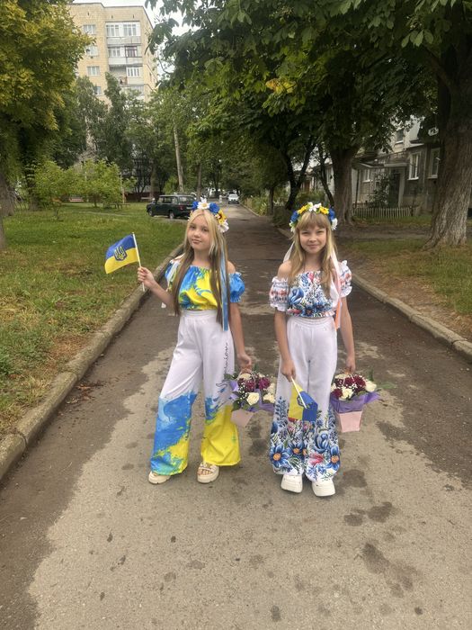 Українські вишиванки костюм