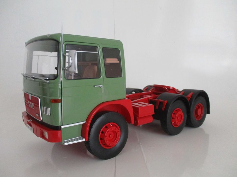 Miniaturas - MAN 16304 F7 TRACTOR TRUCK 1972 - 1.18