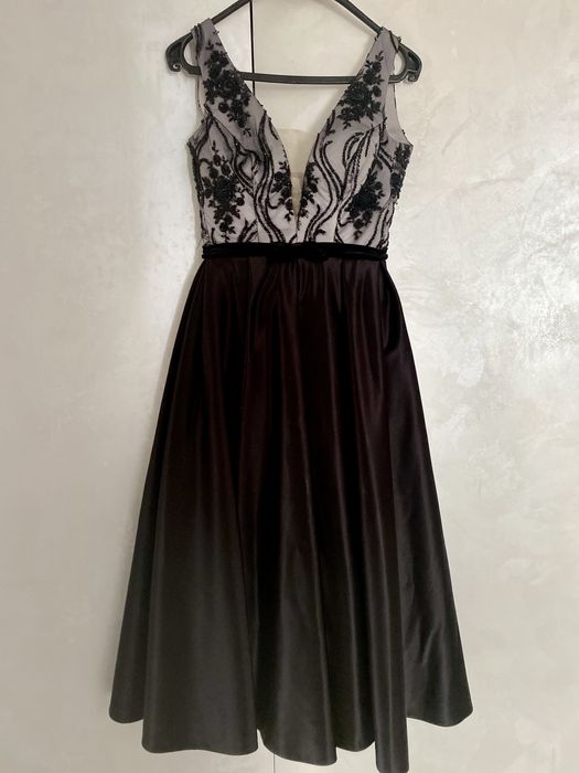 Вечірня з ручною вишивкою та якісним  атласом