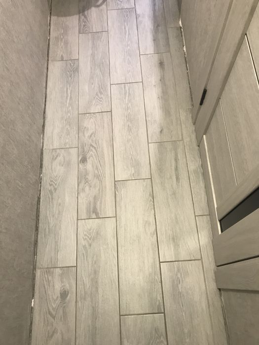 Плиточник, укладка керамической плитки