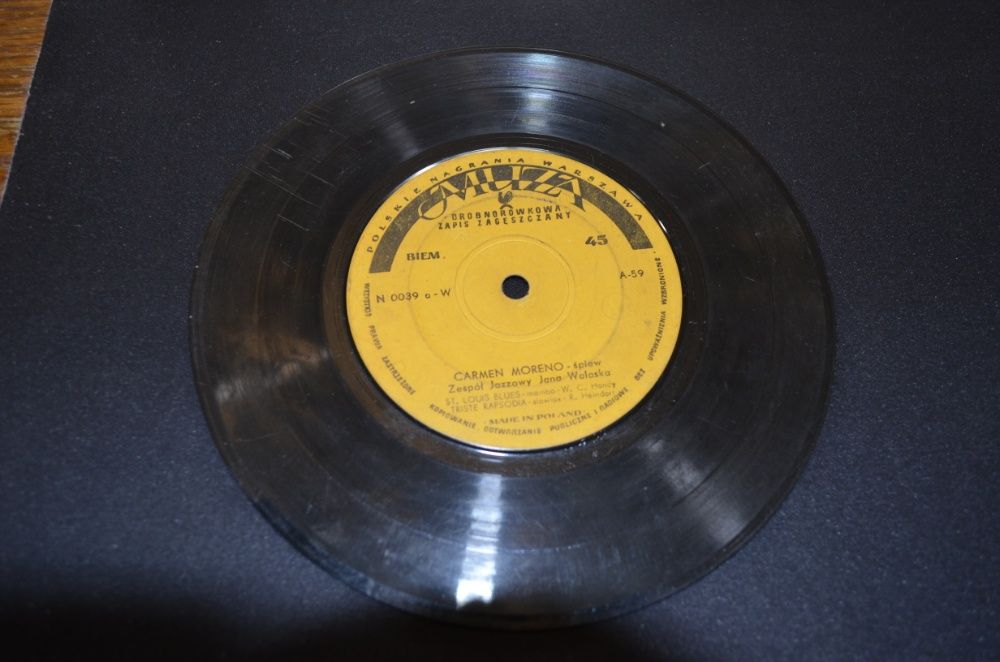 Jerzy Połomski ‎– Płynie Rzeka