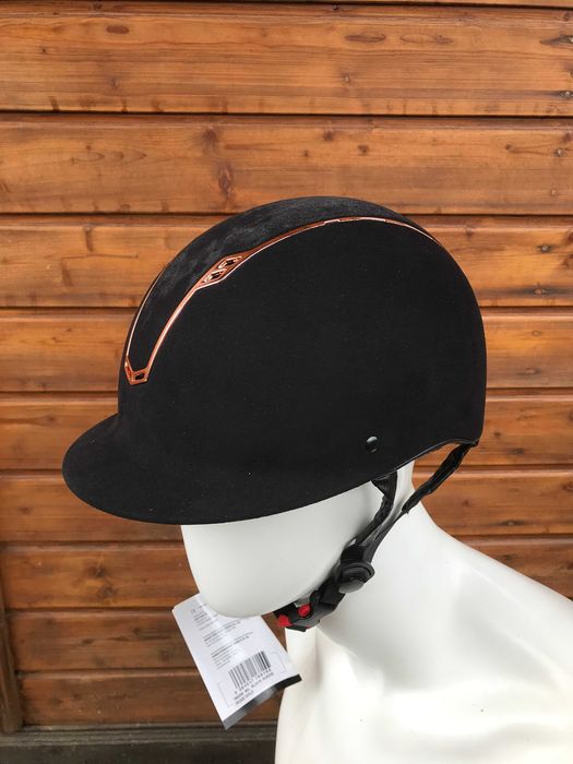 Kask jeździecki wysoka chrona szeroki daszek czarny rose gold