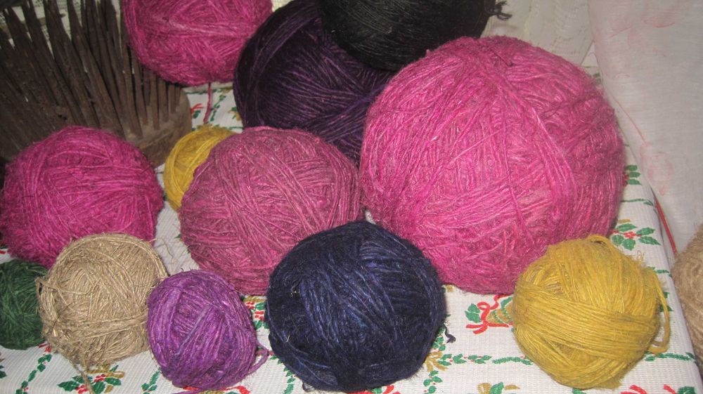 дешеві нитки бабусі клубки яскраві різні кольори та відтінки