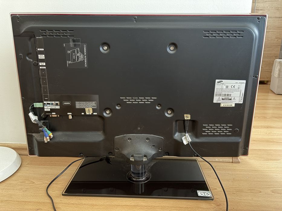 Telewizor Smasung 32 cale UE32D5500RW