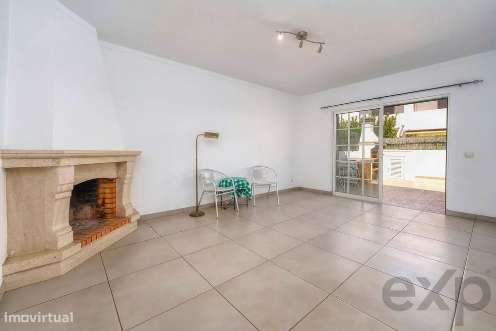 Moradia T2+1 com quintal e terraços com vista mar em Olhão, junto à Ri