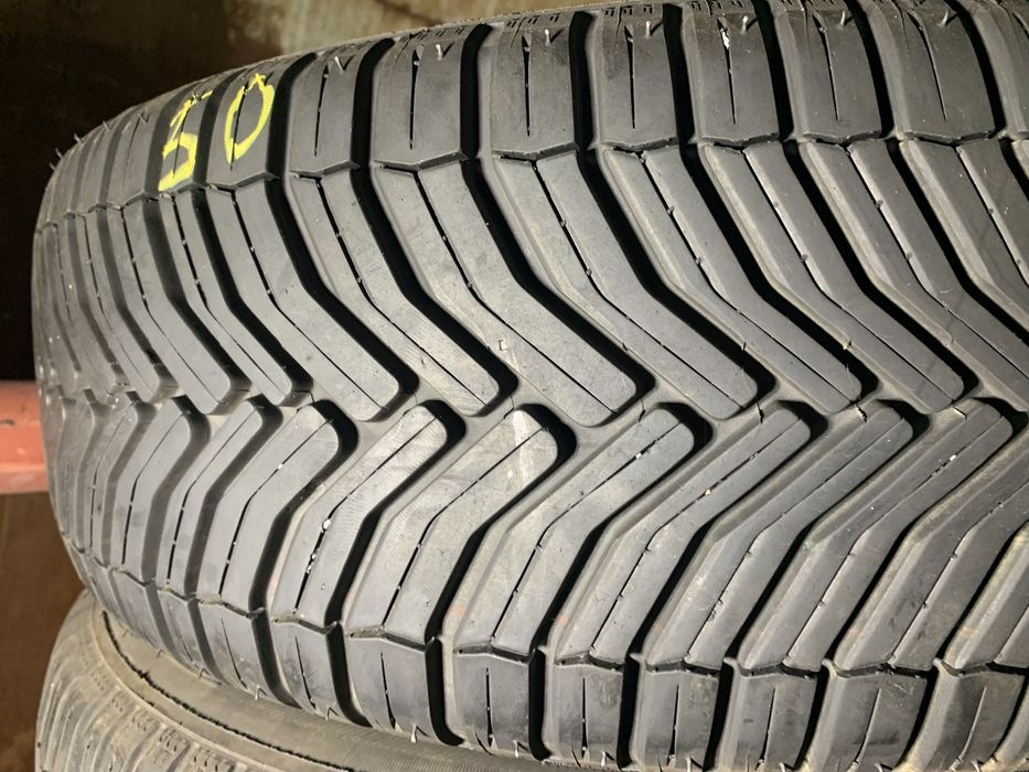 Шини б/у  всесезоні 205/60 16 Michelin Cross Climate