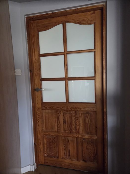 Drzwi drewniane z ościeżnicami 4 szt
