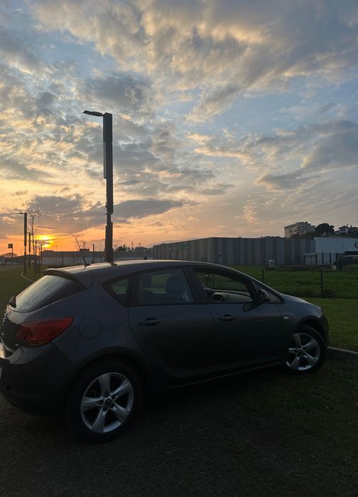 Opel Astra J 2010 ( Negociável)