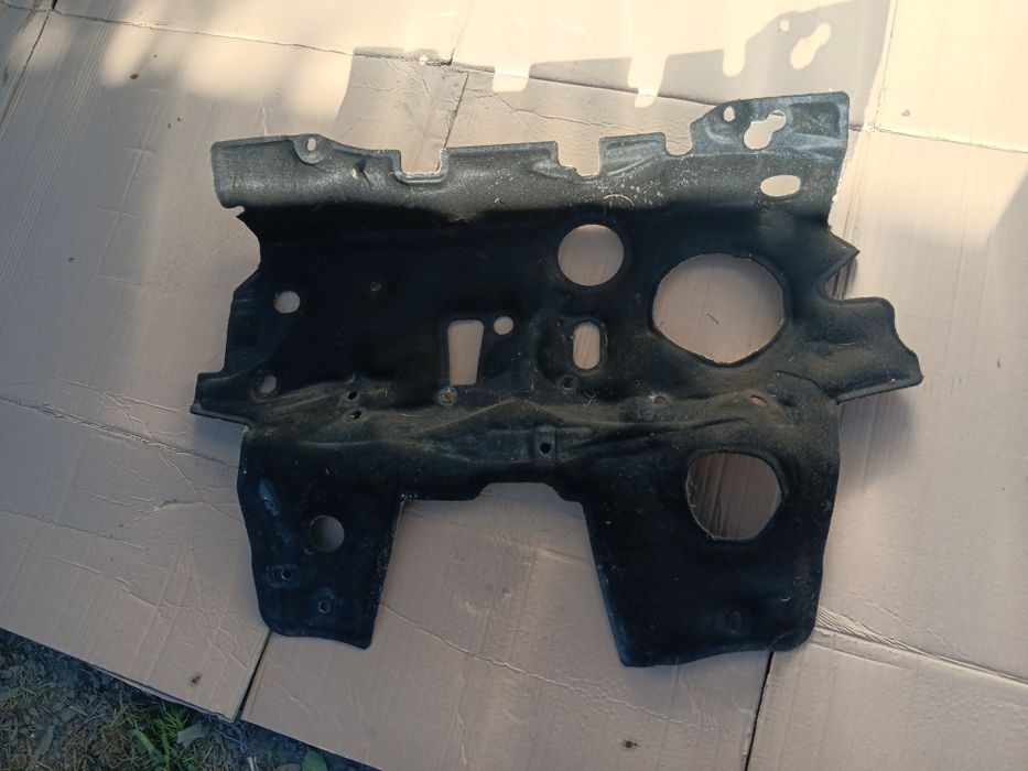 Suzuki Vitara III 2015- wygluszenie ściany grodziowej komory silnika