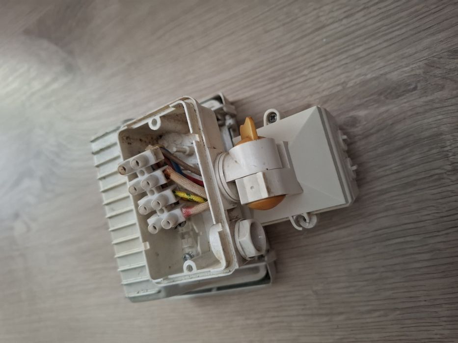 Lampa halogenowa z czujnikiem ruchu zmierzchu 150W 230V oprawa