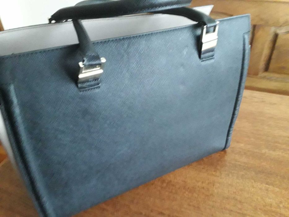 Elegancka czarna torebka  firmy H&M