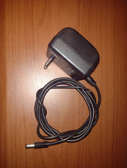 Продам зарядку блок питания 9 вольт