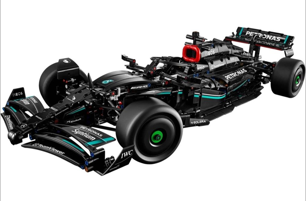Lego Mercedes-AMG F1 W14 E Performance