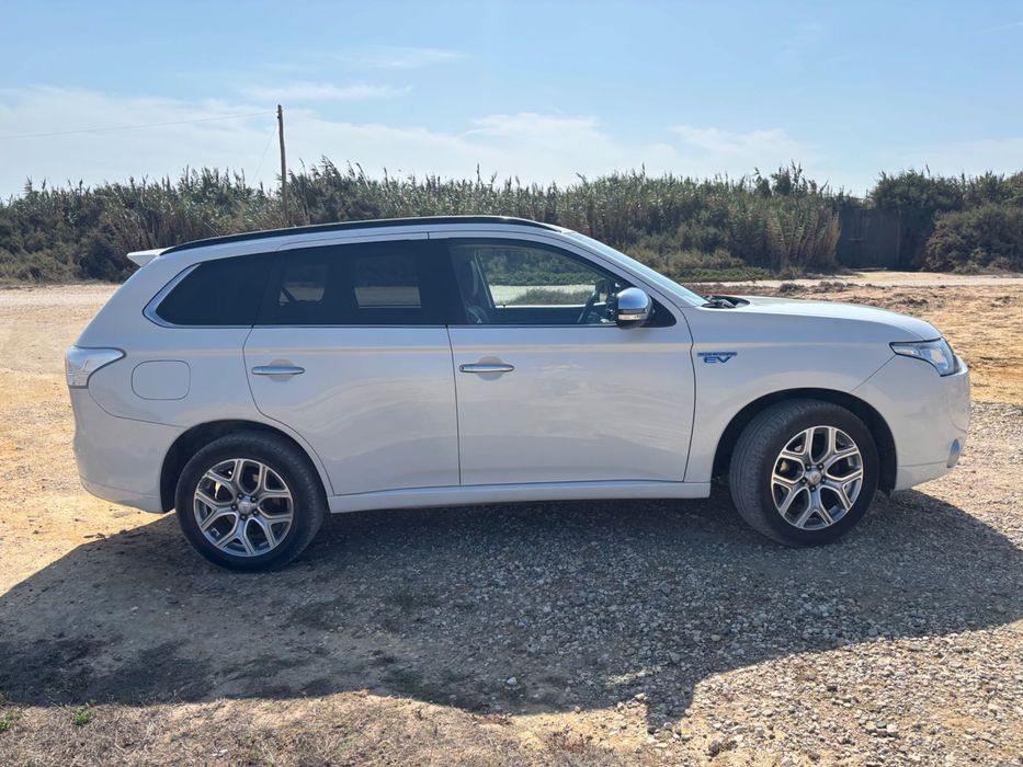 Mitsubishi Outlander 2.0 PHEV Instyle (2014)