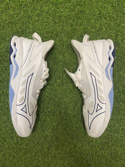 Волейбольні кросівки mizuno