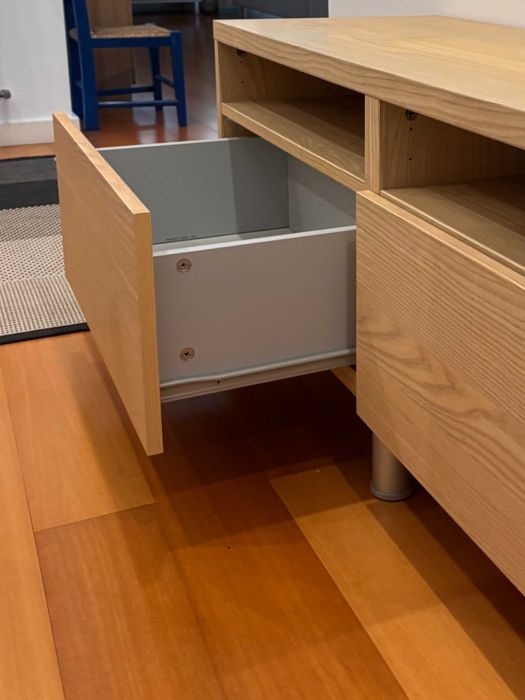 Móvel para TV, BESTA (IKEA), com gavetas. Impecável