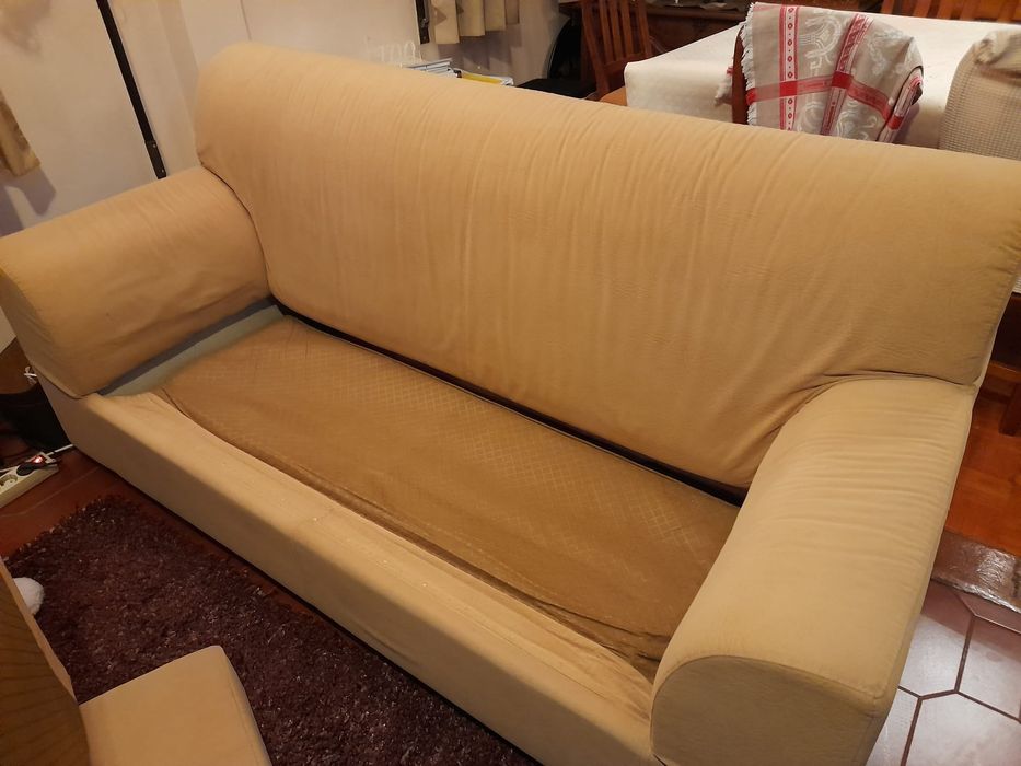 Sofá usado em bom estado.