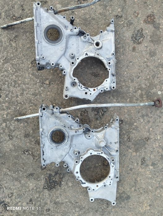 Передня кришка двигуна Мерседес  ом 601 ом 602 ом 603