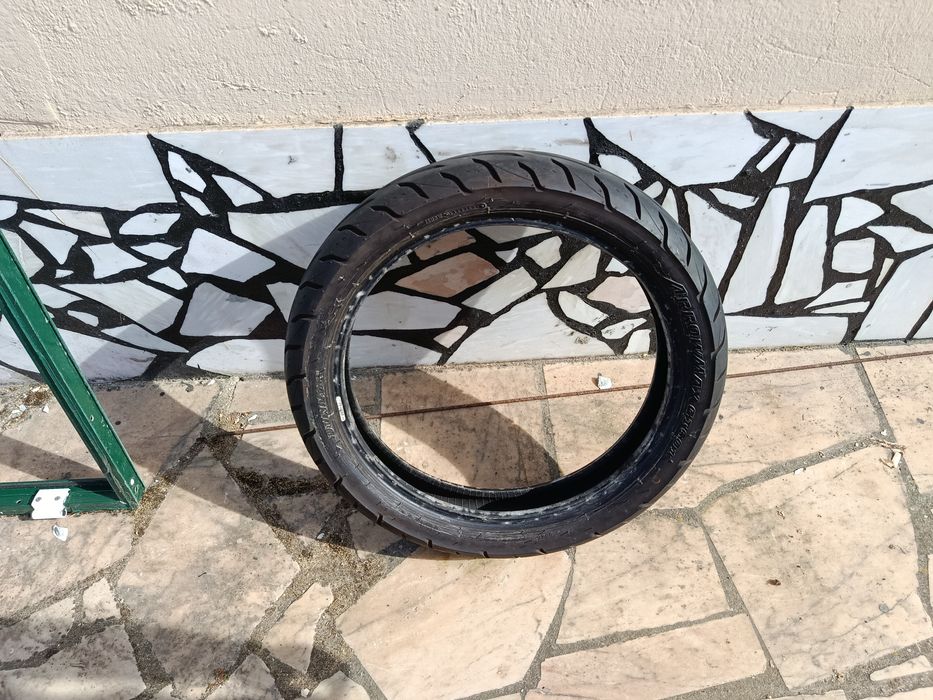 Pneu de moto semi novo