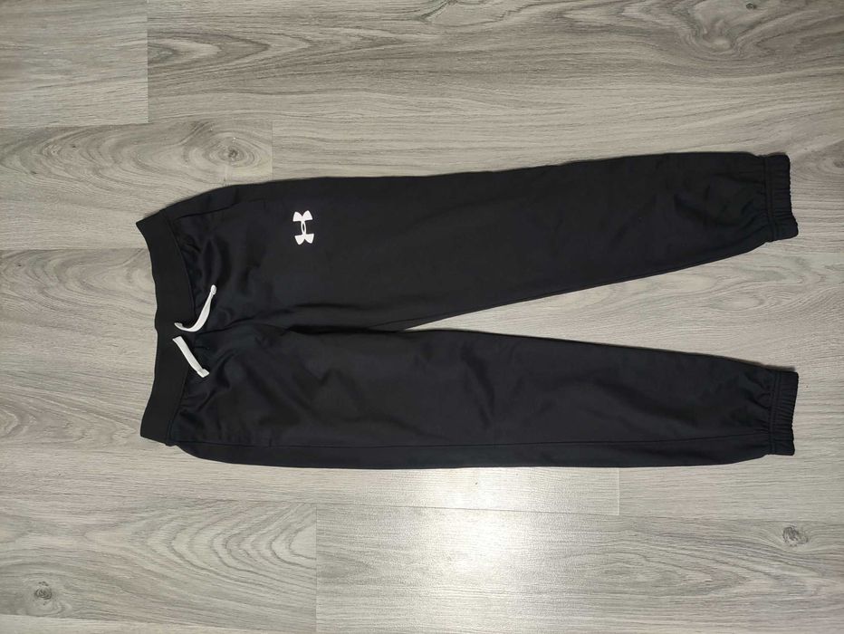 Спортивні штани Under Armour.