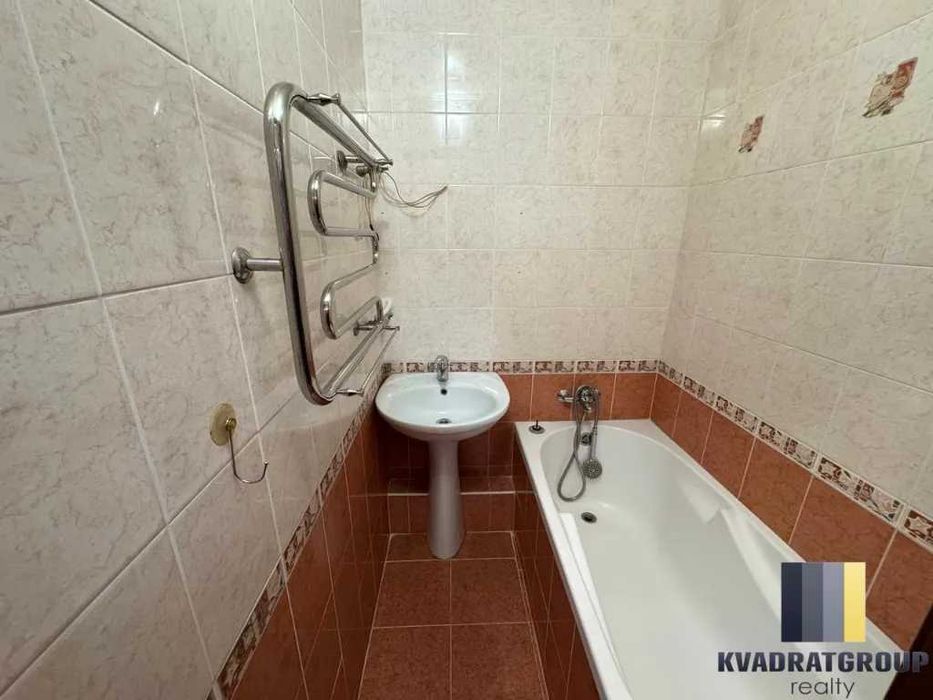 Продаж 2 к квартири жм Перемога 6, Штабний провулок 5